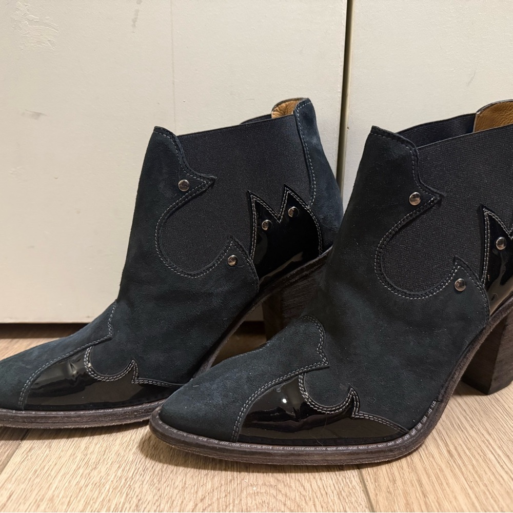 Lucchese | Stacy Suede Pointed Toe Chelsea Boot, Black